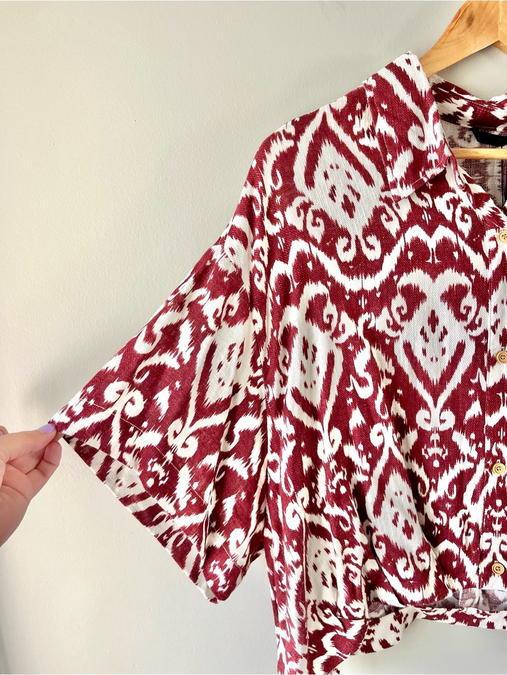 NWT ZARA Burgundy & Cream Ikat Print Button-Up Blouse Size XL Slightly Cropped - Picture 3 of 11